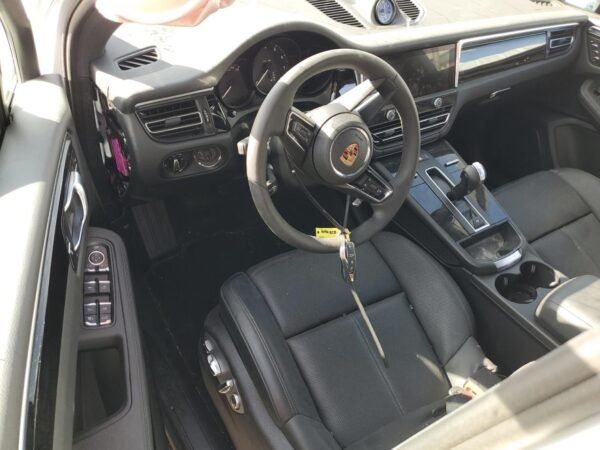 2024 PORSCHE MACAN BASE - Image 9