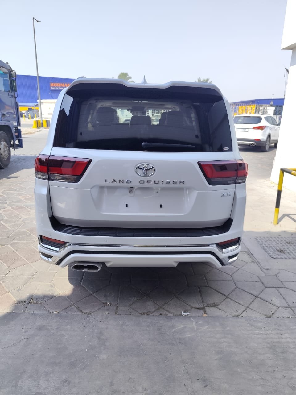 TOYOTA LAND CRUISER ZX 300 7STR DIESEL AUTOMATIC SUNROOF TOP VARIANT